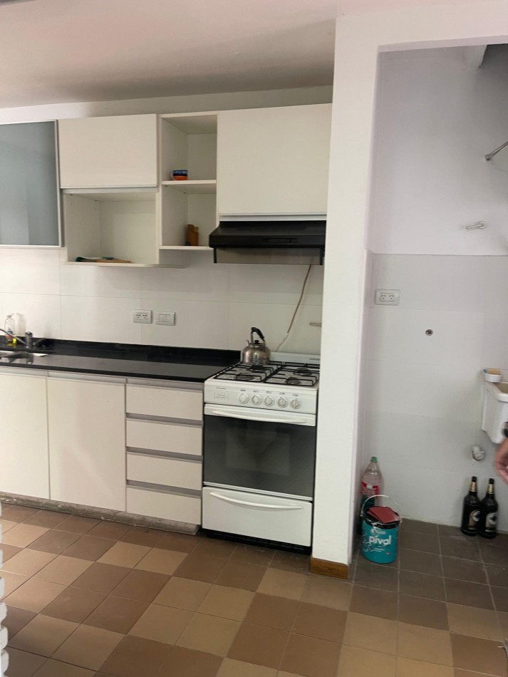 EN VENTA, Depto de categoria 6 ambientes. Entre rios 500