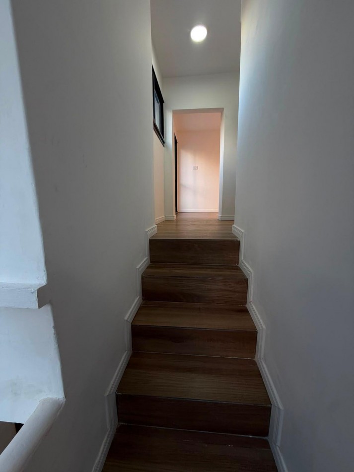 EN VENTA. Casa de pasillo reciclada a nueva en ABASTO. España 1800