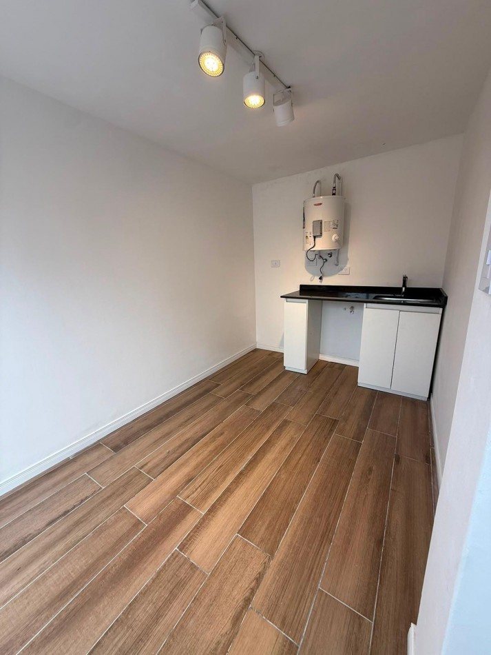 EN VENTA. Casa de pasillo reciclada a nueva en ABASTO. España 1800