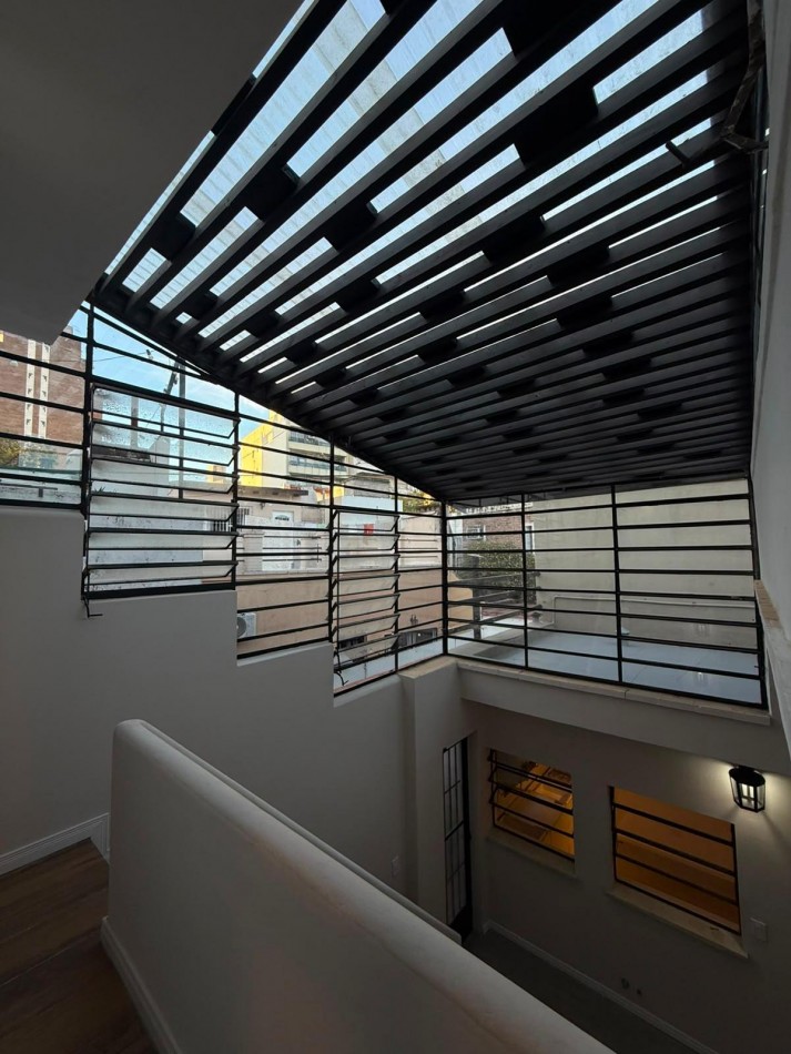 EN VENTA. Casa de pasillo reciclada a nueva en ABASTO. España 1800
