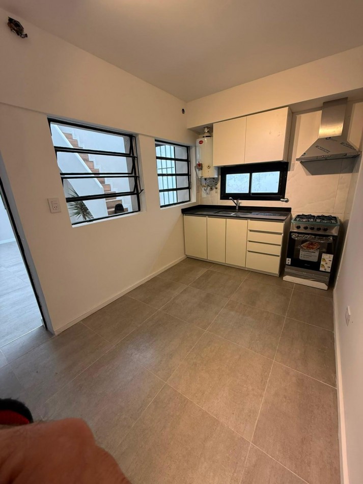 EN VENTA. Casa de pasillo reciclada a nueva en ABASTO. España 1800