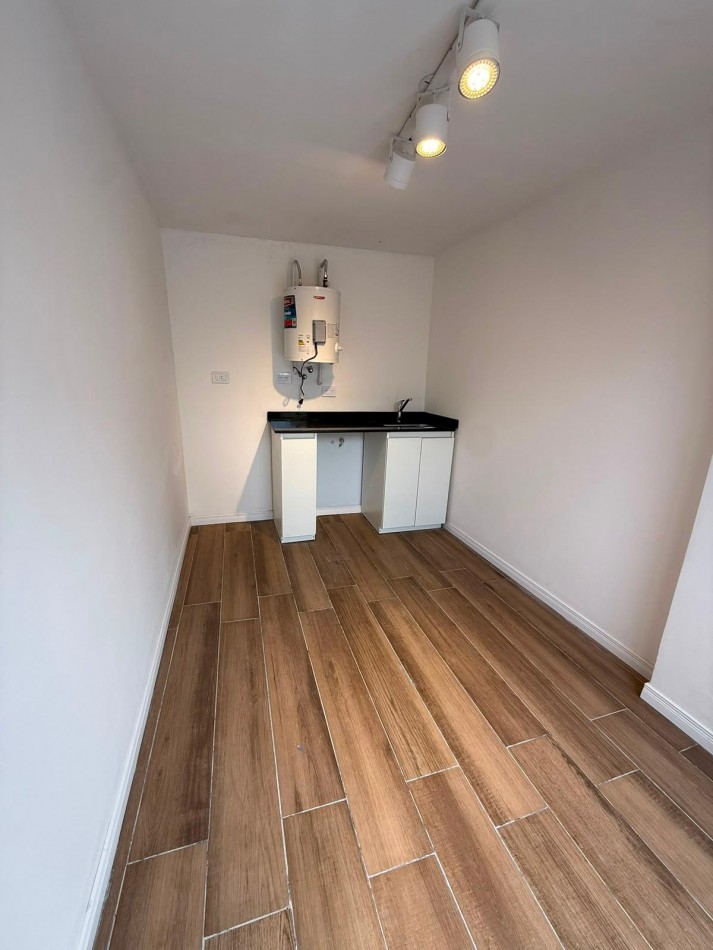 EN VENTA. Casa de pasillo reciclada a nueva en ABASTO. España 1800