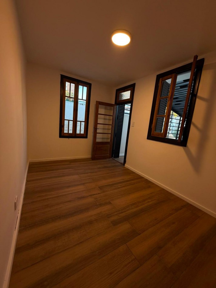 EN VENTA. Casa de pasillo reciclada a nueva en ABASTO. España 1800