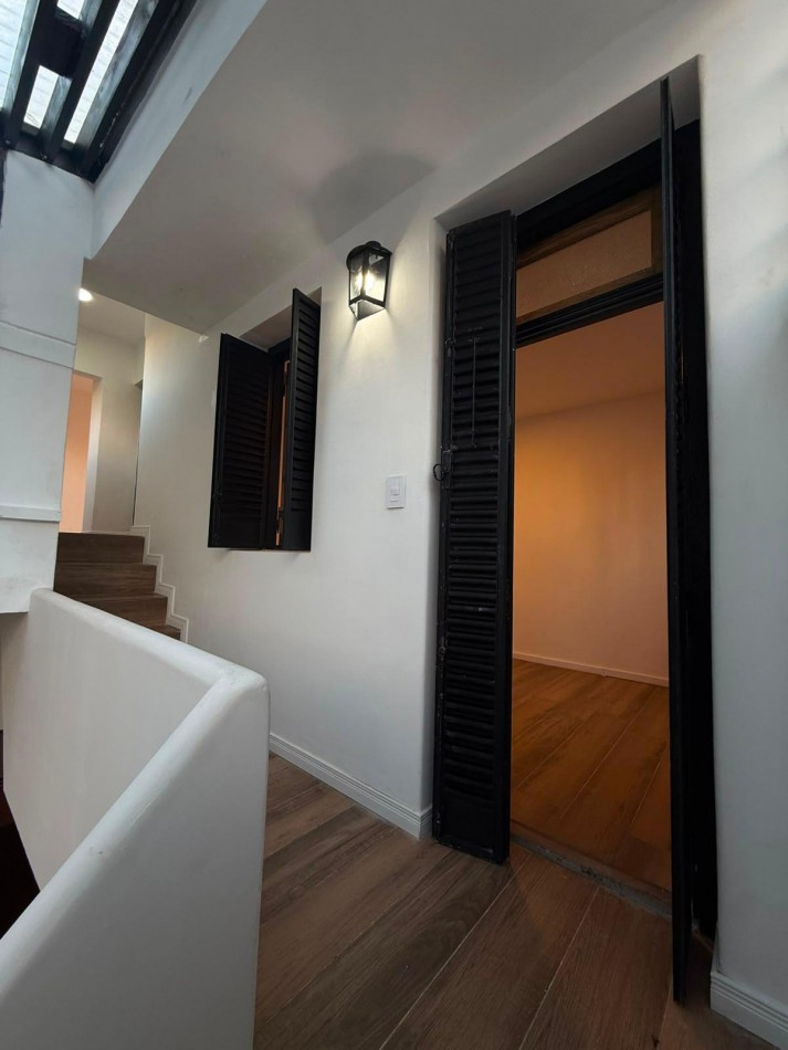 EN VENTA. Casa de pasillo reciclada a nueva en ABASTO. España 1800