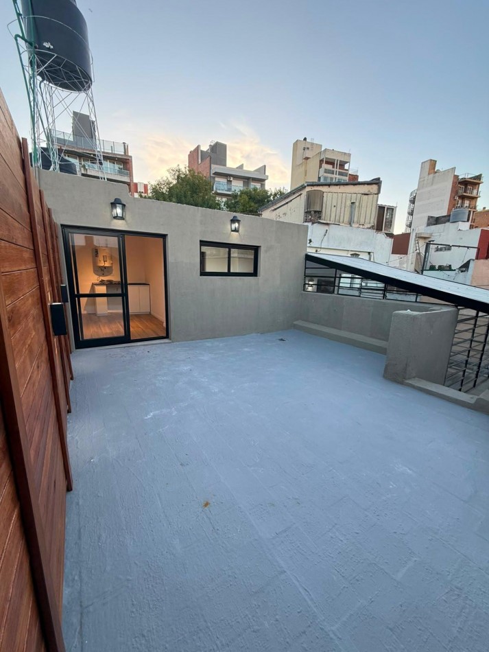 EN VENTA. Casa de pasillo reciclada a nueva en ABASTO. España 1800