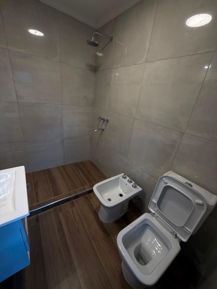 EN VENTA. Casa de pasillo reciclada a nueva en ABASTO. España 1800