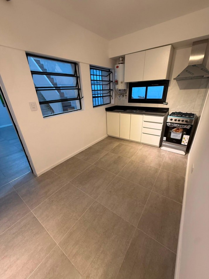 EN VENTA. Casa de pasillo reciclada a nueva en ABASTO. España 1800