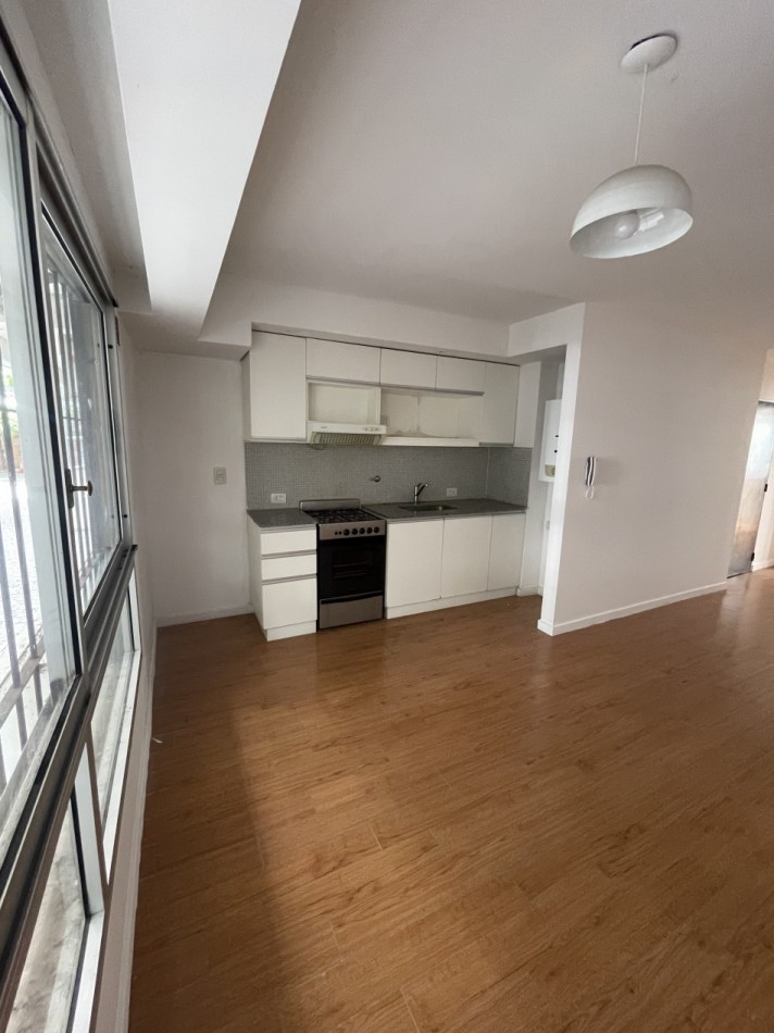 VENTA UN DORMITOIRO AL FRENTE. BARRIO MARTIN. Pasaje Santa Cruz 300