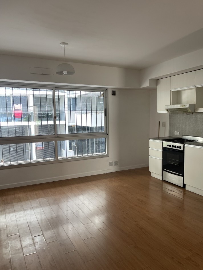 VENTA UN DORMITOIRO AL FRENTE. BARRIO MARTIN. Pasaje Santa Cruz 300