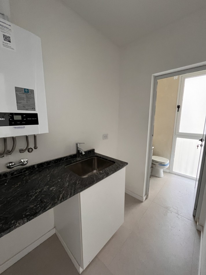 VENTA CASA PASILLO reciclada a NUEVA, 3 DORMITORIOS, PISCINA, QUINCHO, PARRILLERO - BALCARCE 1400