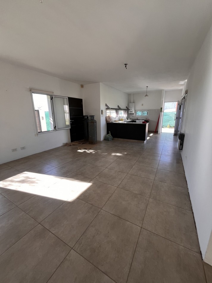 ALQUILER- Impecable CASA de UN dormitorio en Funes City