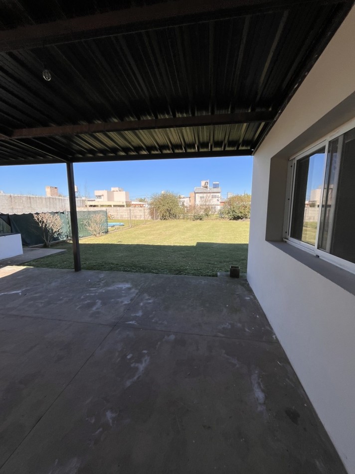 ALQUILER- Impecable CASA de UN dormitorio en Funes City