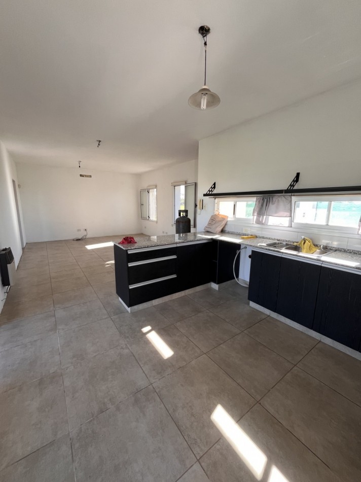 ALQUILER- Impecable CASA de UN dormitorio en Funes City