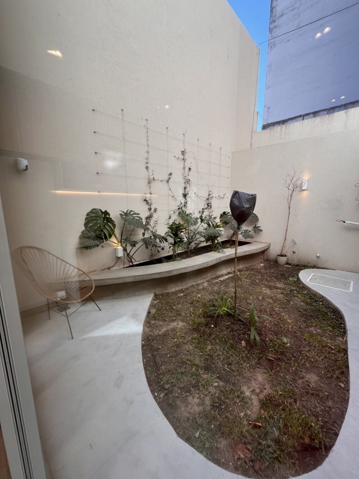 VENTA CASA PASILLO reciclada a NUEVA, 3 DORMITORIOS, PISCINA, QUINCHO, PARRILLERO - BALCARCE 1400