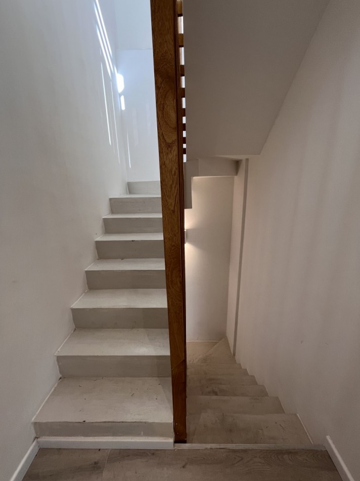 VENTA CASA PASILLO reciclada a NUEVA, 3 DORMITORIOS, PISCINA, QUINCHO, PARRILLERO - BALCARCE 1400