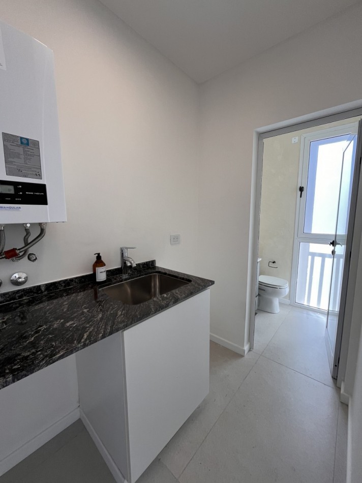 VENTA CASA PASILLO reciclada a NUEVA, 3 DORMITORIOS, PISCINA, QUINCHO, PARRILLERO - BALCARCE 1400