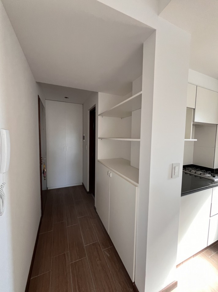 VENTA MONOAMBIENTES - Balcones vidriados al frente - Entrega INMEDIATA - Zeballos 2200