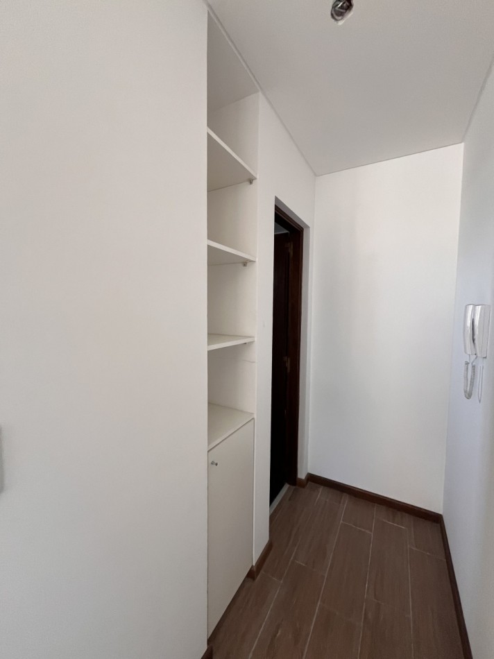 VENTA MONOAMBIENTES - Balcones vidriados al frente - Entrega INMEDIATA - Zeballos 2200
