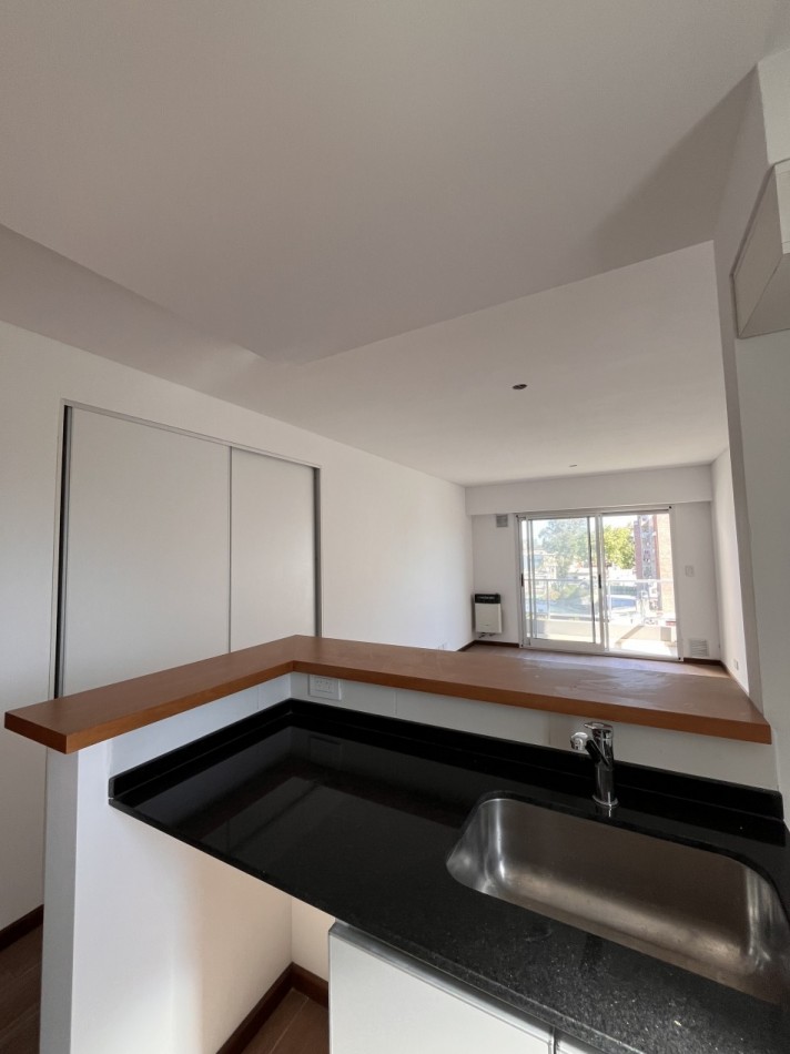 VENTA MONOAMBIENTES - Balcones vidriados al frente - Entrega INMEDIATA - Zeballos 2200