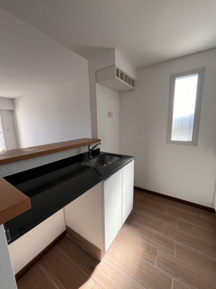 VENTA MONOAMBIENTES - Balcones vidriados al frente - Entrega INMEDIATA - Zeballos 2200