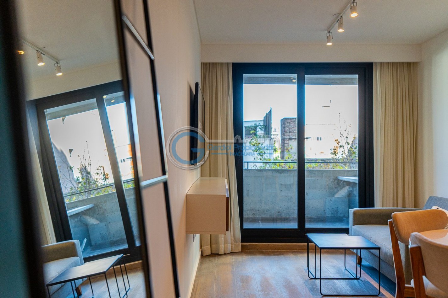 VENTA Amplio loft al frente con balcon - FINANCIACION -  San Juan 2600