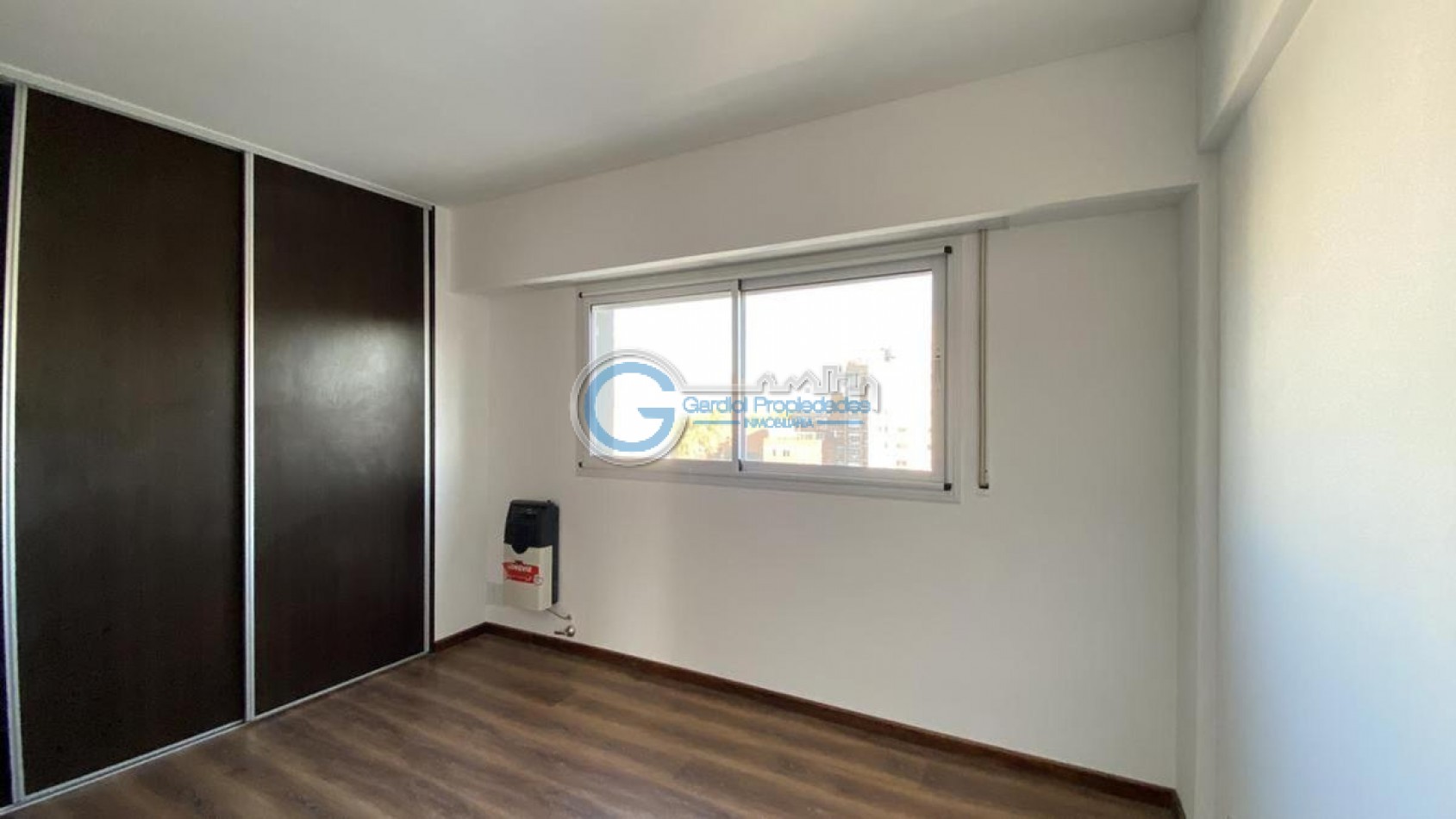 VENTA DEPARTAMENTO Semipiso UN DORMITORIO - Amplios balcones al frente - ENTREGA INMEDIATA - Mendoza 2800