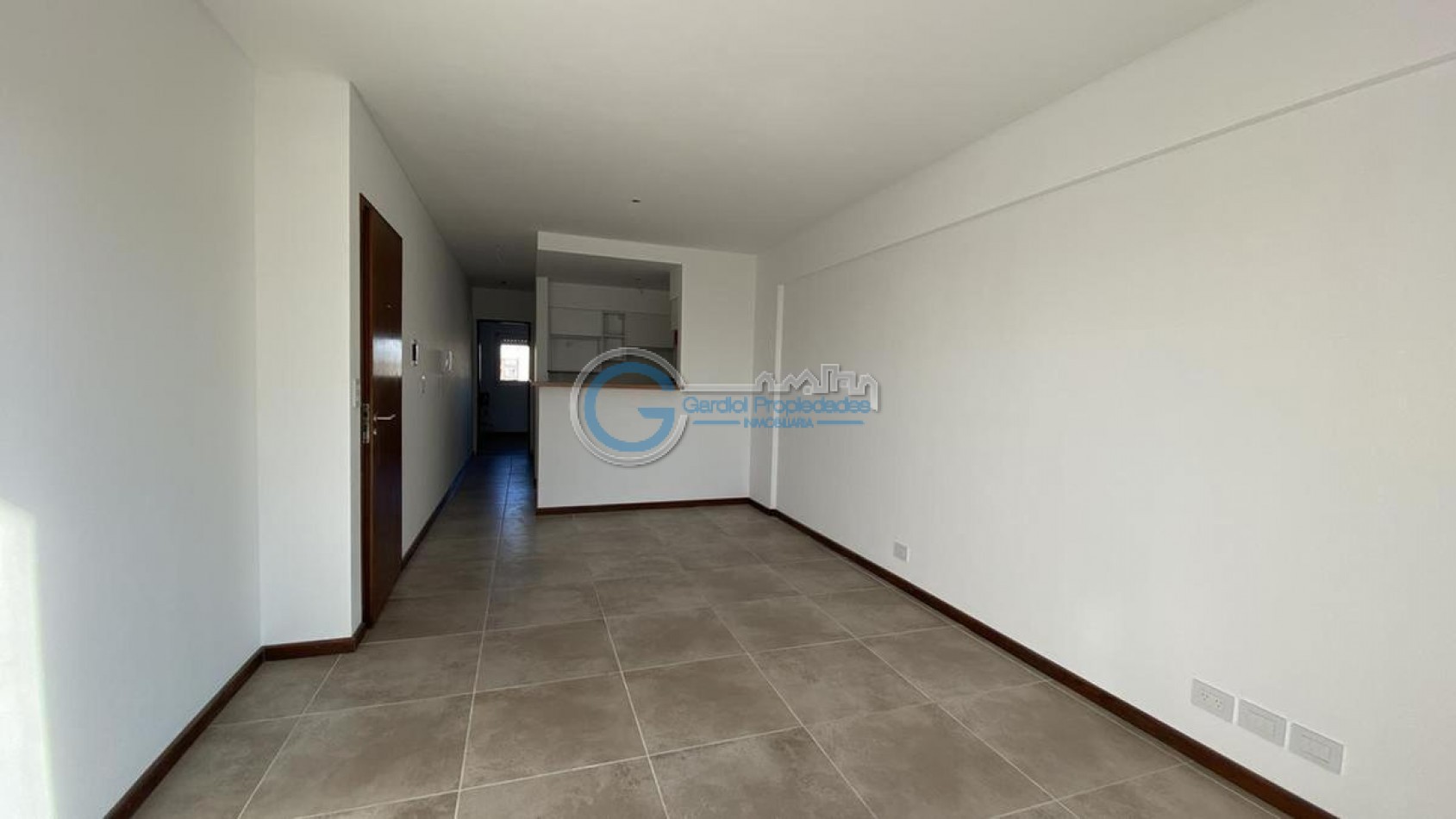 VENTA DEPARTAMENTO Semipiso DOS DORMITORIOS - Balcones al frente - ENTREGA INMEDIATA - Mendoza 2853