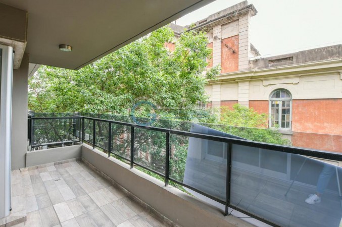 Semipiso 2 dormitorios con cochera. Balcon y patio. Amenities - Jujuy 1600