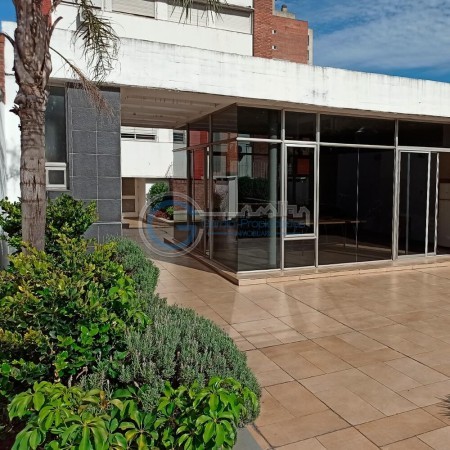Espectacular piso exclusivo - 4 dormitorios - Balcón - SUM, piscina - Bauleras - Dos cocheras - Pueyrredón 1600