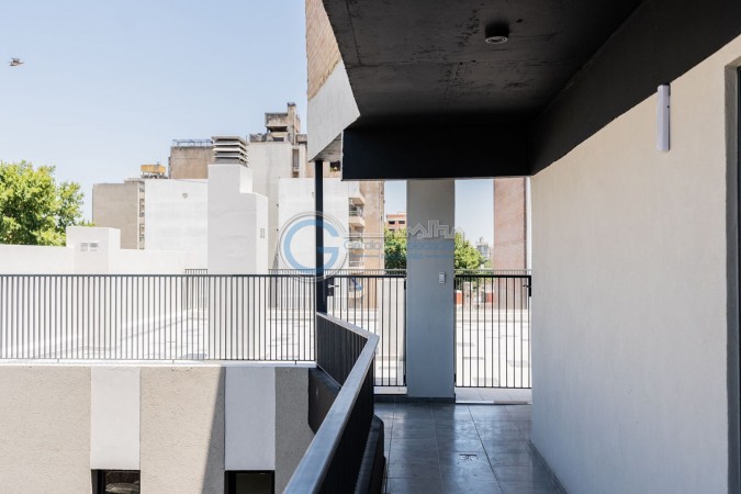 Ambiente unico con balcon - Terraza con parrillero - Urquiza 3200 