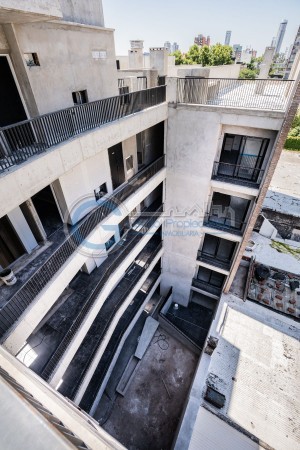 DÚPLEX DOS DORMITORIOS - Al frente con balcón y terraza exclusiva - Urquiza 2800