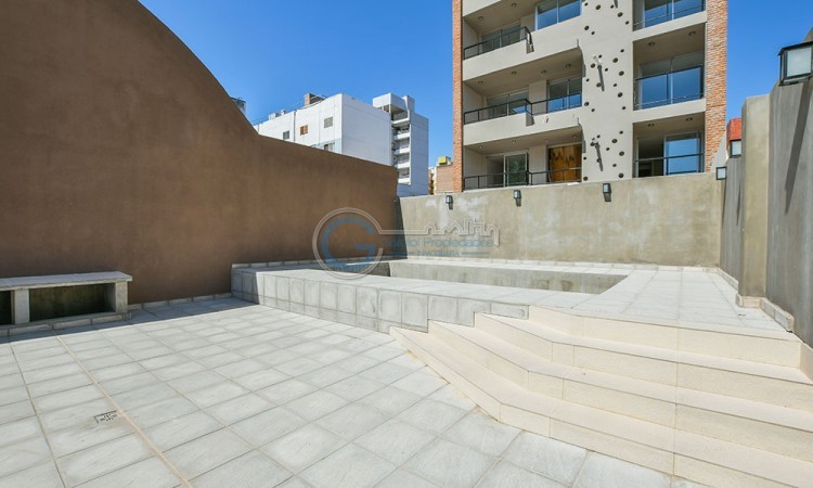 Semipiso DOS DORMITORIOS, balcon terraza la frente y contrafrente - Con cochera - Amenities - Catamarca y Moreno