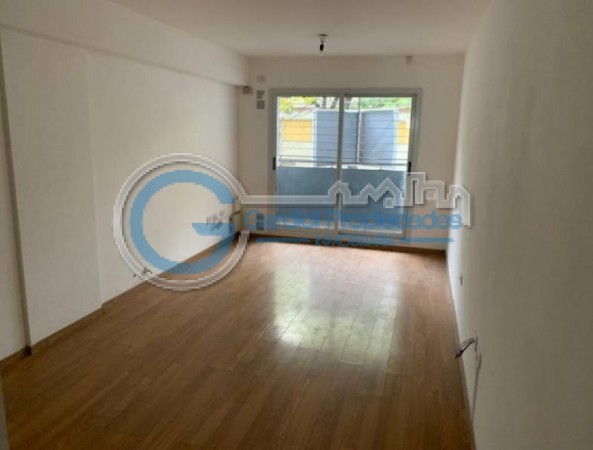 VENTA DEPARTAMENTO Dos dormitorios con cochera - Balcon frente - Azotea: parrillero- Escrituracion inmediata - ABASTO