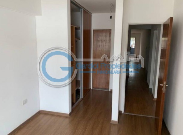 VENTA DEPARTAMENTO Dos dormitorios con cochera - Balcon frente - Azotea: parrillero- Escrituracion inmediata - ABASTO