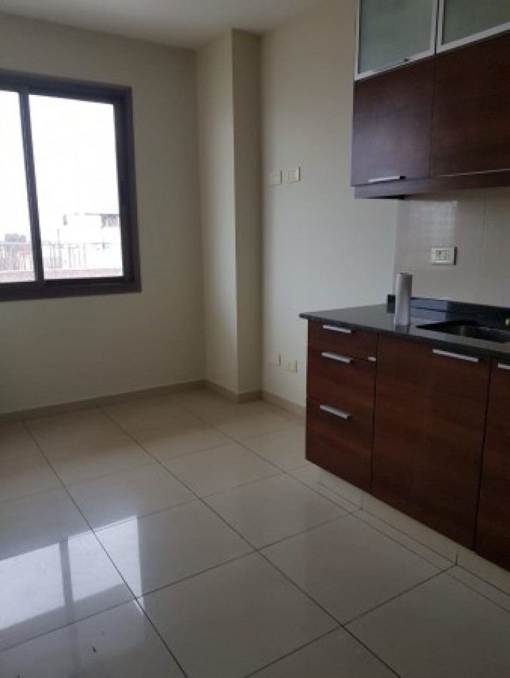 VENTA Impecable Departamento Semipiso Dos dormitorios . Cochera. Amenities. España y Pellegrini