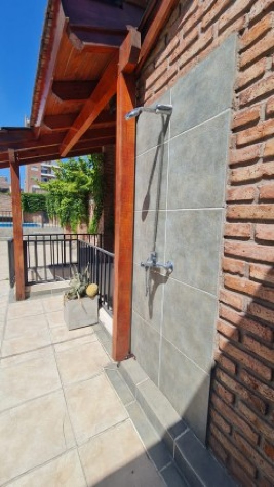 VENTA Impecable Departamento Semipiso Dos dormitorios . Cochera. Amenities. España y Pellegrini