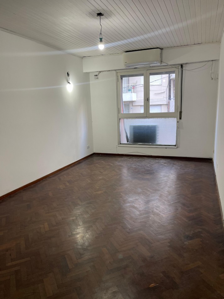 Alquiler departamento semipiso dos dormitorios al frente. Zona rio