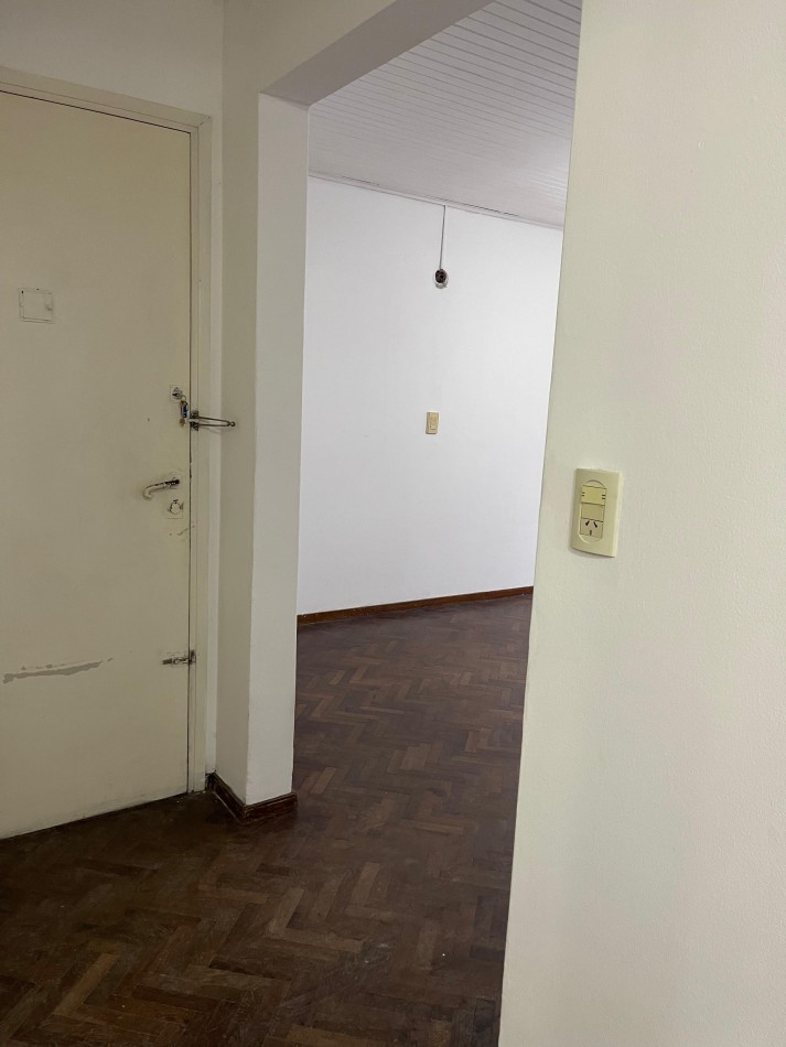 Alquiler departamento semipiso dos dormitorios al frente. Zona rio
