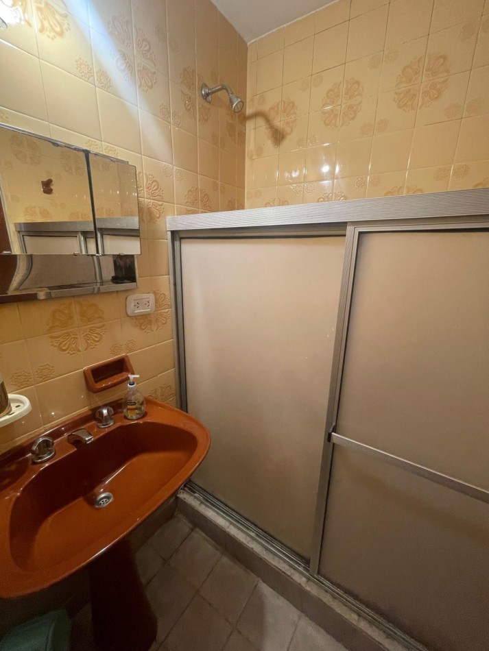 EN ALQUILER. Departamento 2 dormitorios En PB con dos PATIOS. MAIPU 1700