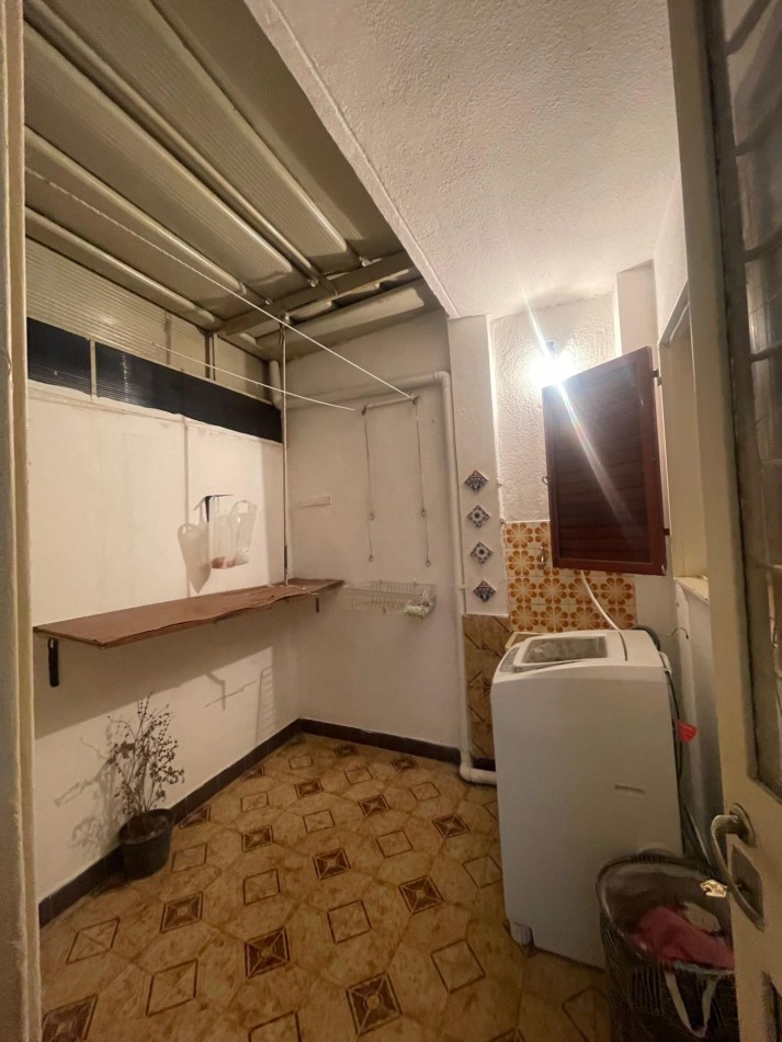EN ALQUILER. Departamento 2 dormitorios En PB con dos PATIOS. MAIPU 1700