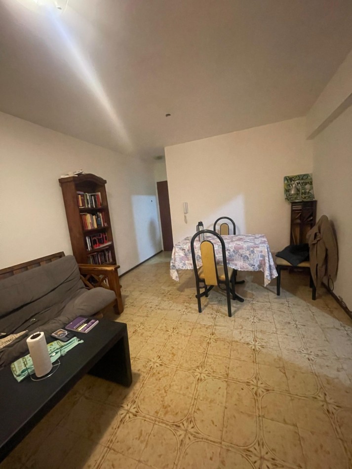 EN ALQUILER. Departamento 2 dormitorios En PB con dos PATIOS. MAIPU 1700