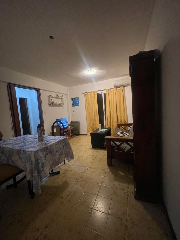 EN ALQUILER. Departamento 2 dormitorios En PB con dos PATIOS. MAIPU 1700