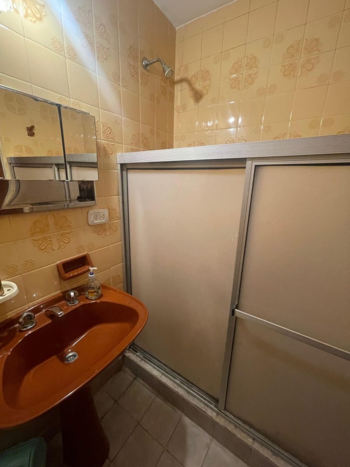 EN ALQUILER. Departamento 2 dormitorios En PB con dos PATIOS. MAIPU 1700