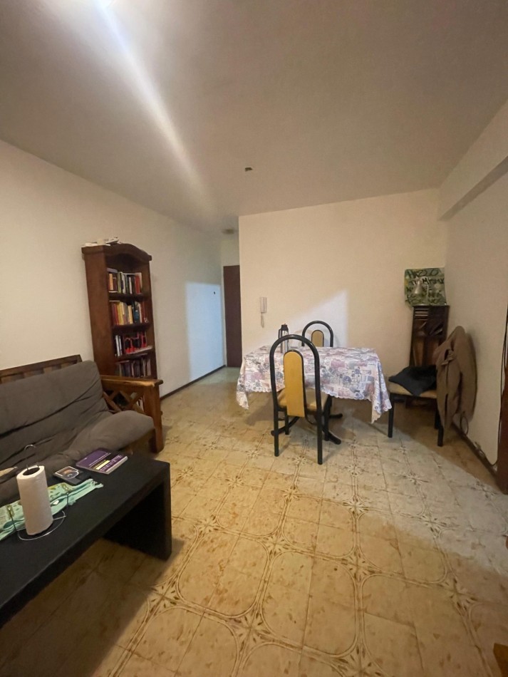 EN ALQUILER. Departamento 2 dormitorios En PB con dos PATIOS. MAIPU 1700
