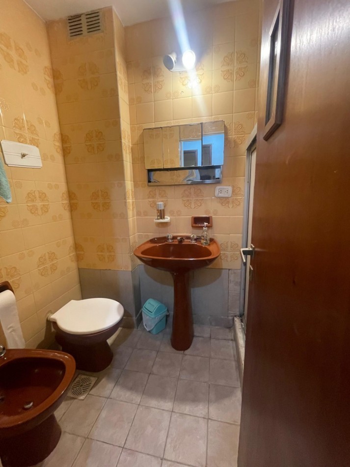 EN ALQUILER. Departamento 2 dormitorios En PB con dos PATIOS. MAIPU 1700