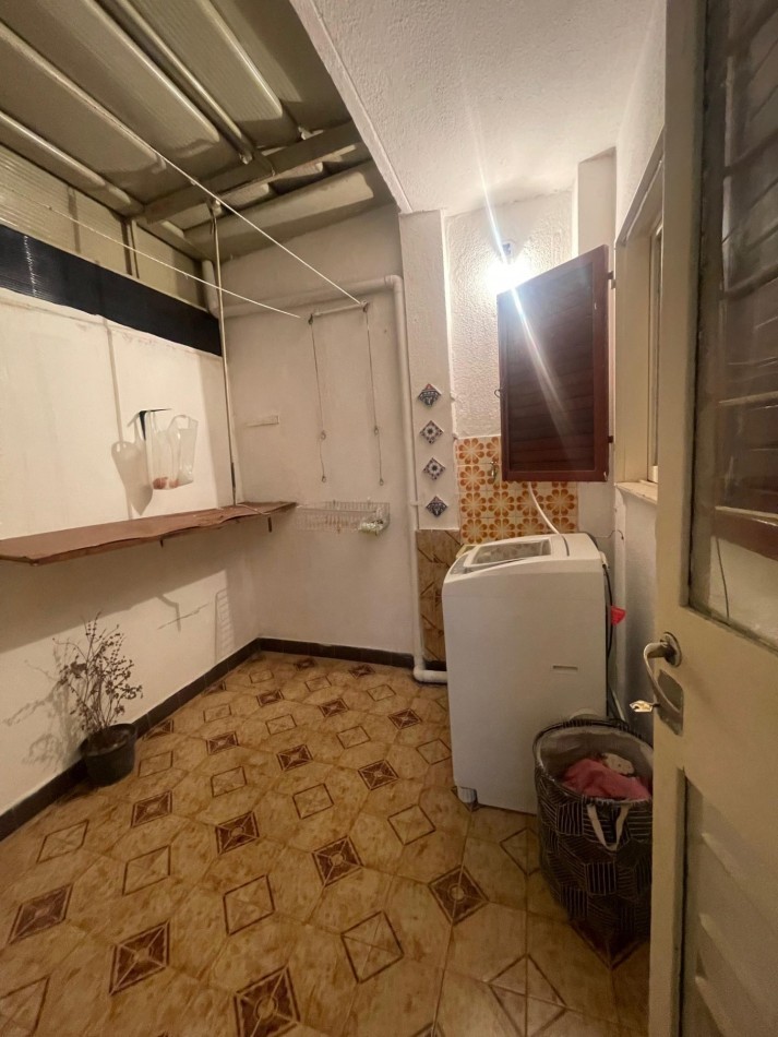 EN ALQUILER. Departamento 2 dormitorios En PB con dos PATIOS. MAIPU 1700