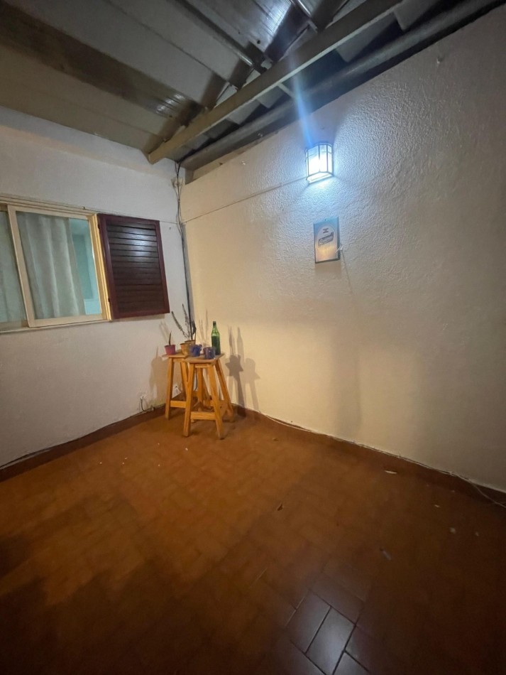 EN ALQUILER. Departamento 2 dormitorios En PB con dos PATIOS. MAIPU 1700