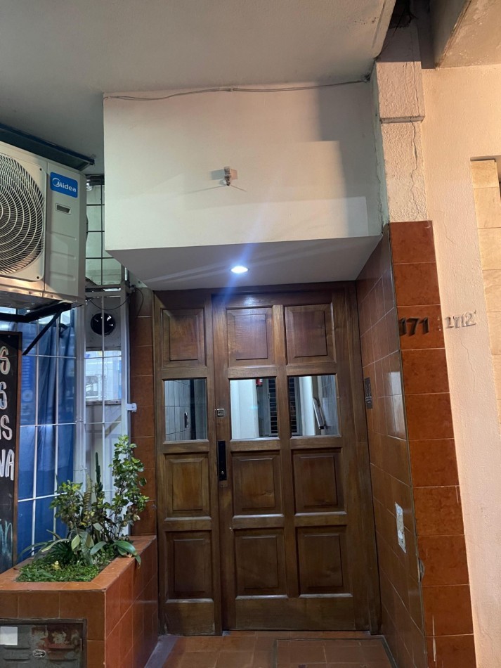 EN ALQUILER. Departamento 2 dormitorios En PB con dos PATIOS. MAIPU 1700
