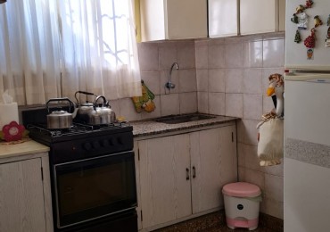 VENTA Casa al frente - Un dormitorio, galeria, patio, terraza - BARRIO BELLA VISTA