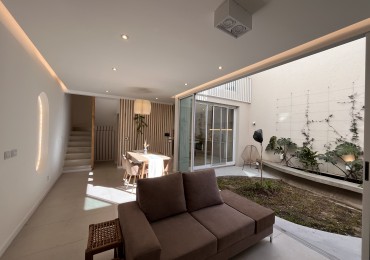 VENTA CASA PASILLO reciclada a NUEVA, 3 DORMITORIOS, PISCINA, QUINCHO, PARRILLERO - BALCARCE 1400